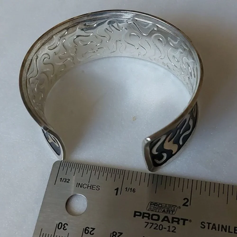N/A contemporary silver